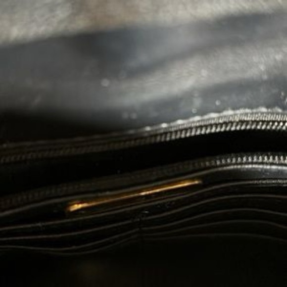 Giani Bernini Black satchel handbag. 11 in wide x9 in deep zippered - Picture 5 of 5